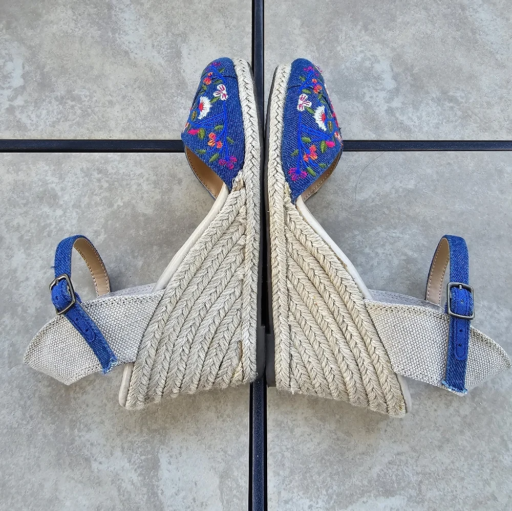 me Too Boho Blue Embroidered Espadrilles, Size 7.5M
